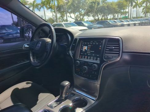 Used 2018 Jeep Grand Cherokee Laredo AWD/4WD image 24