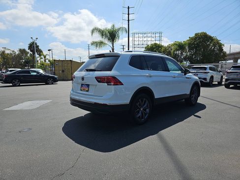 Used 2023 Volkswagen Tiguan SE FWD image 5