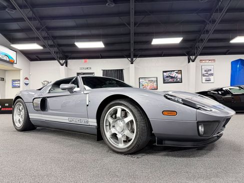 Used 2006 Ford GT RWD image 35