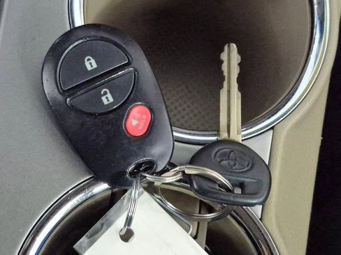 Used 2013 Toyota Highlander FWD image 26