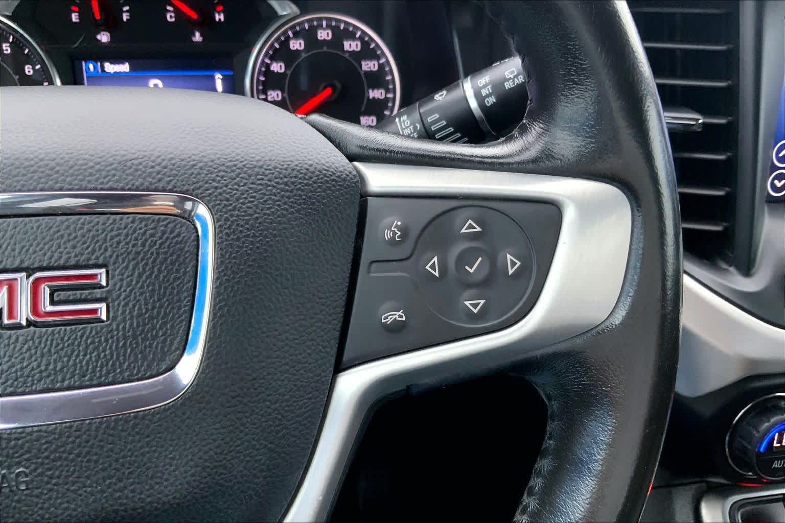Used 2020 GMC Acadia SLE FWD image 25