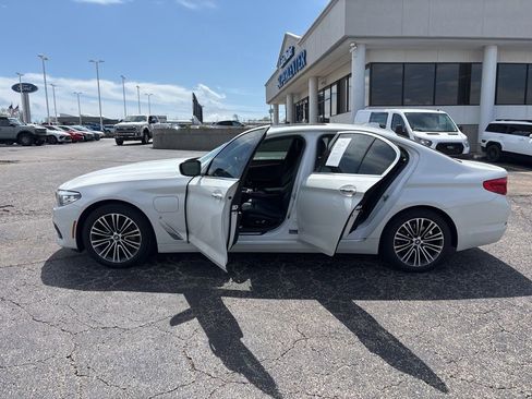 Used 2018 BMW 530e xDrive w/ Premium Package 2 image 4