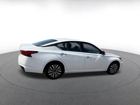 Used 2025 Nissan Altima 2.5 SV FWD image 15