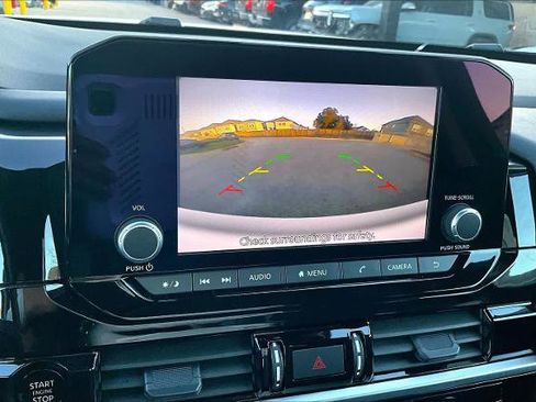 Certified 2025 Nissan Pathfinder SV image 25