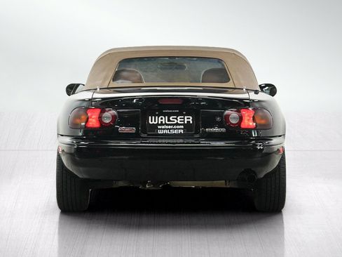 Used 1997 MAZDA MX-5 Miata RWD image 4