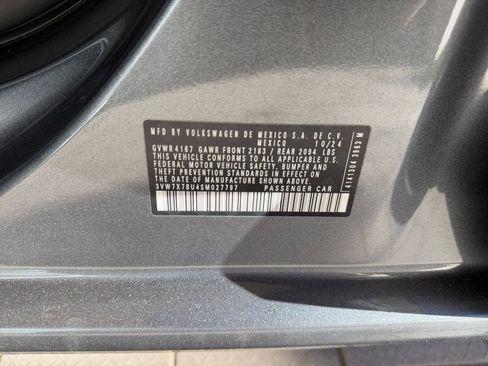 Used 2025 Volkswagen Jetta SE image 24