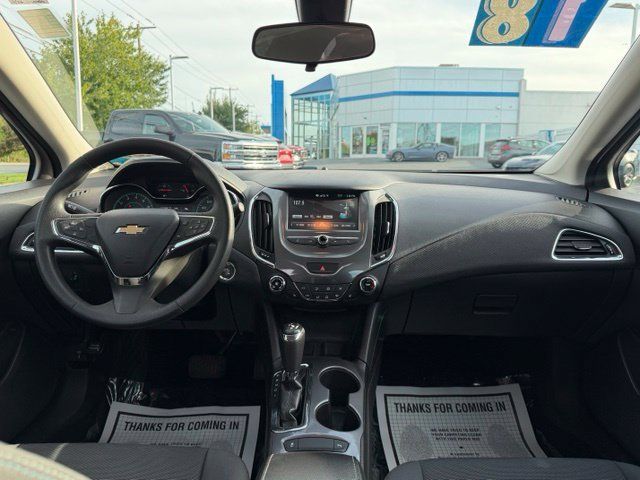 Used 2018 Chevrolet Cruze LT w/ Convenience Package FWD image 3