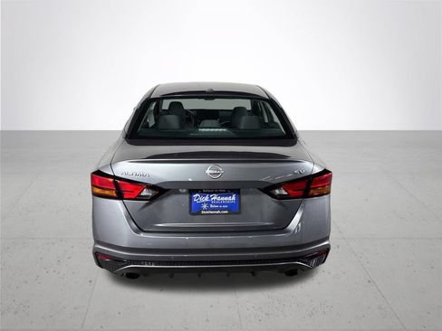 Used 2023 Nissan Altima 2.5 SV w/ SV Premium Package FWD image 7