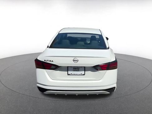 Used 2025 Nissan Altima 2.5 SV FWD image 11