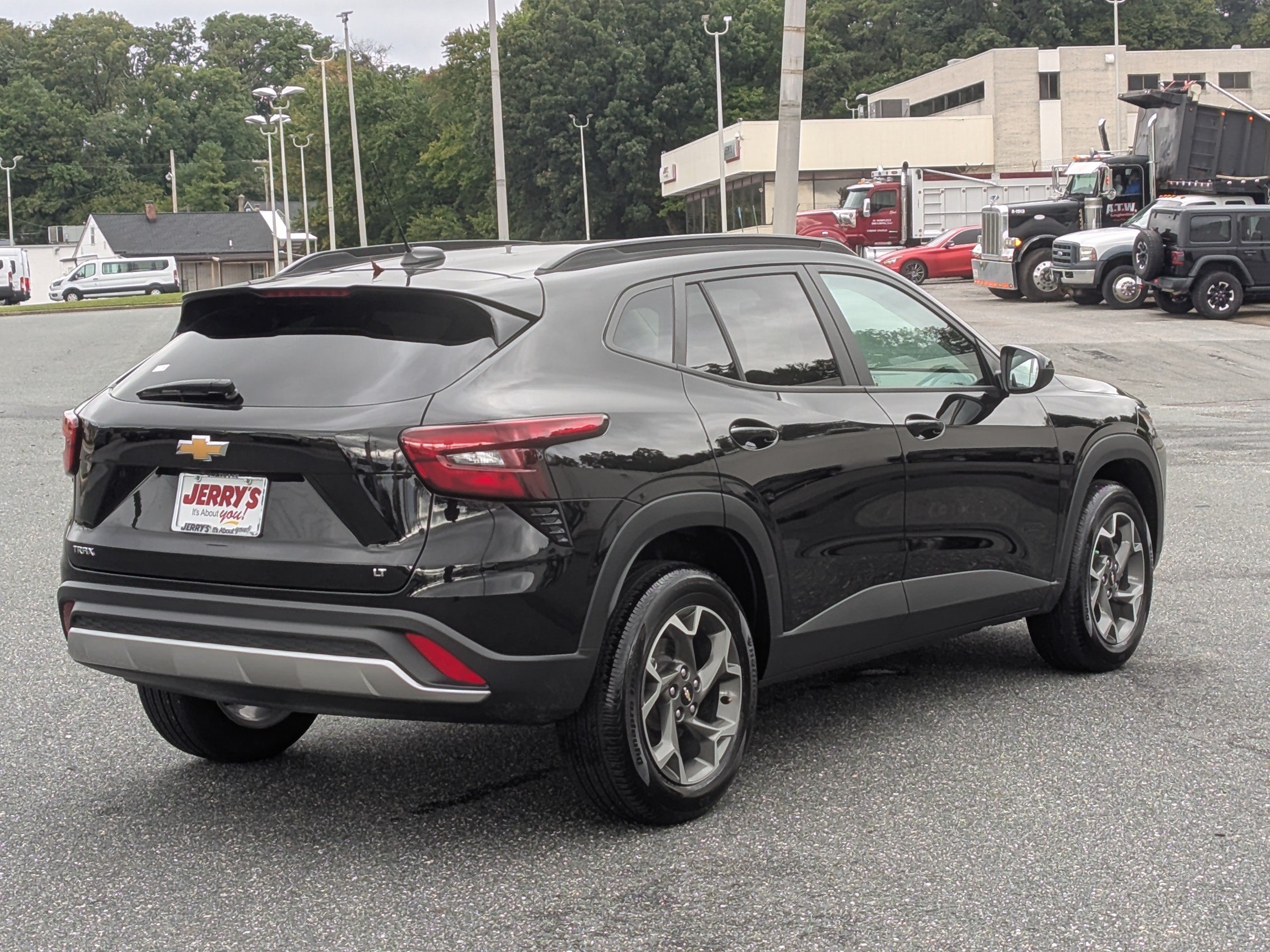 Used 2025 Chevrolet Trax LT FWD image 9
