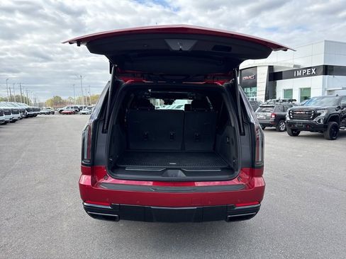 Used 2025 Cadillac Escalade ESV Sport Platinum w/ LPO, Floor Liner Package AWD/4WD image 33
