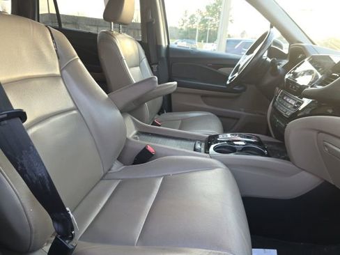 Used 2020 Honda Pilot Touring image 15