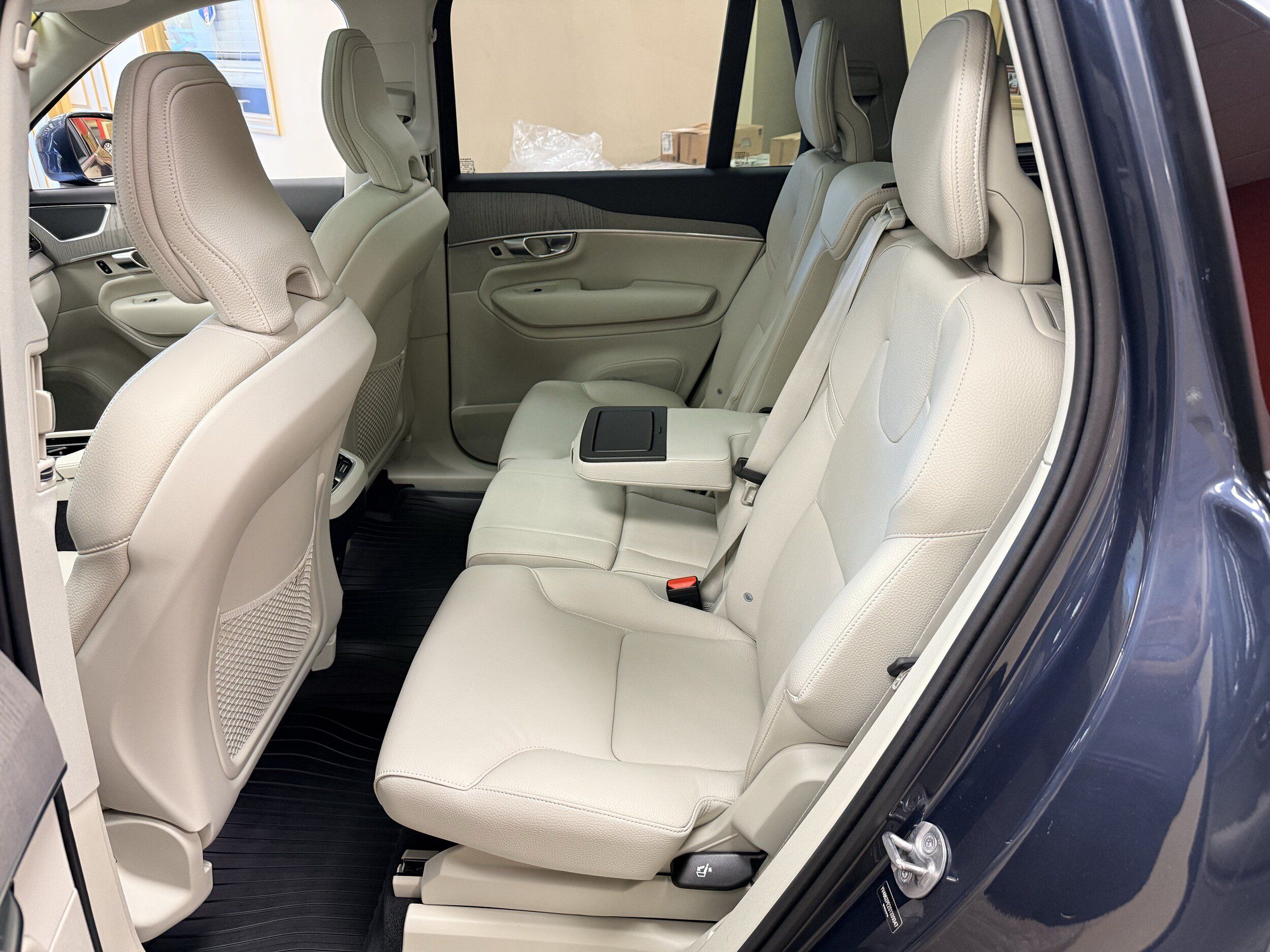 Used 2025 Volvo XC90 B6 Plus w/ Protection Package Premier AWD/4WD image 19