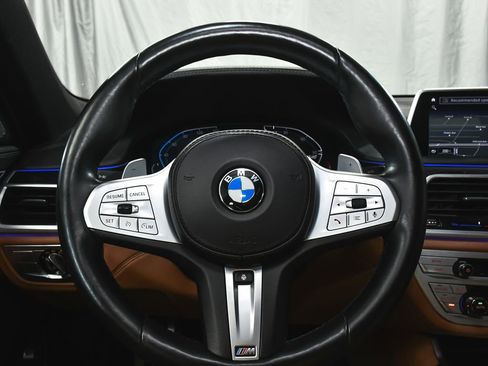 Used 2022 BMW 750i xDrive w/ Executive Package AWD/4WD image 45