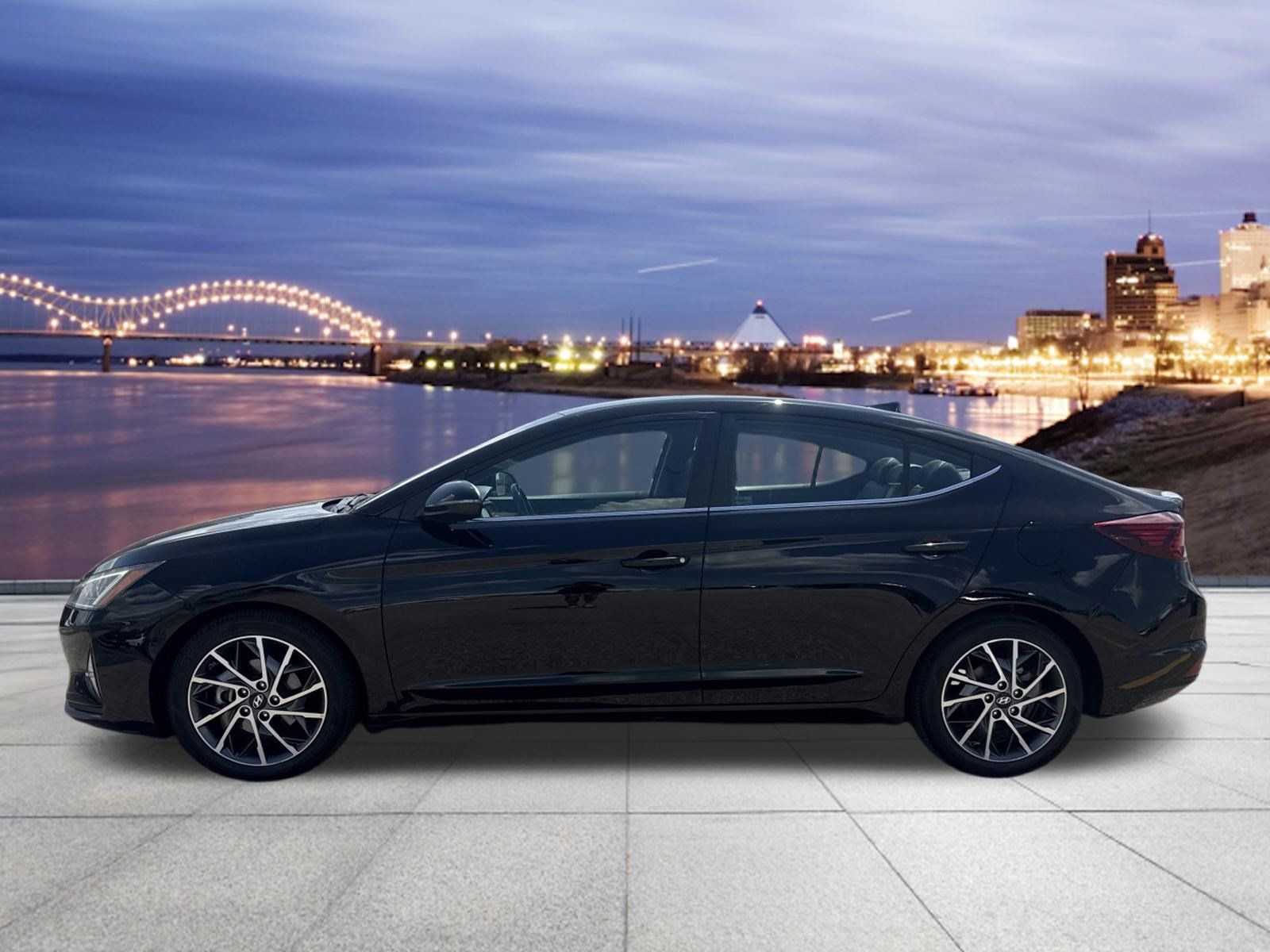Used 2019 Hyundai Elantra Limited w/ Cargo Package FWD image 2