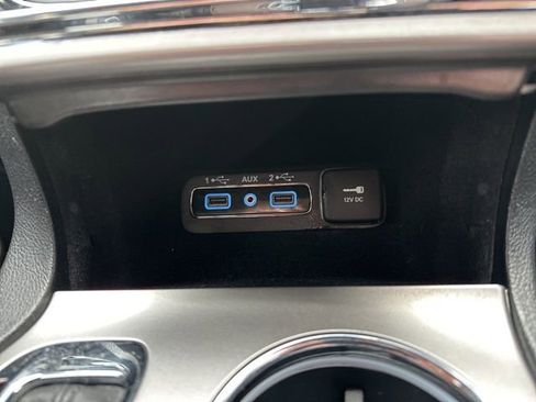 Used 2018 Jeep Grand Cherokee Altitude AWD/4WD image 31