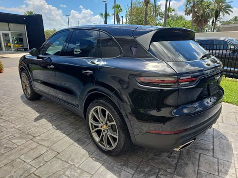 Used 2022 Porsche Cayenne AWD/4WD image 6