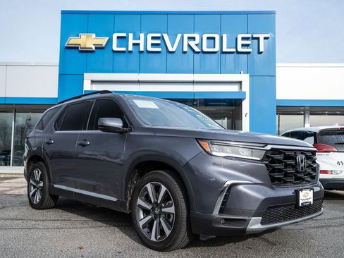 Used 2024 Honda Pilot Touring image 1