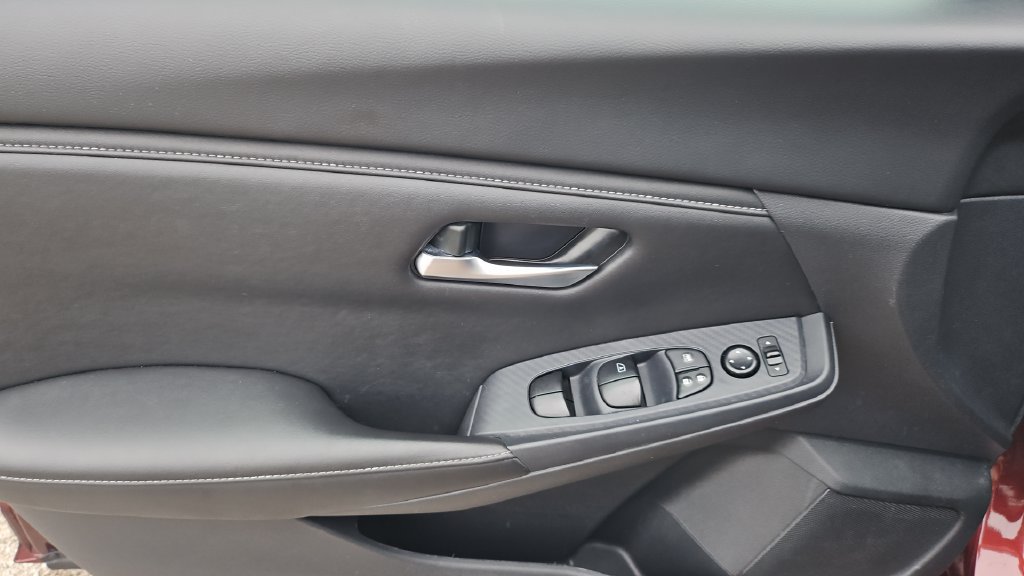 Certified 2025 Nissan Sentra SV FWD image 3