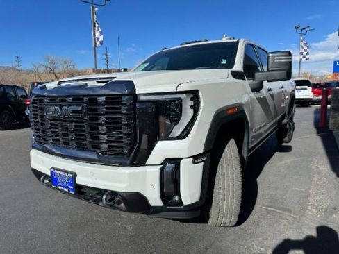 Used 2024 GMC Sierra 2500 Denali Ultimate image 3