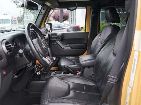 Used 2013 Jeep Wrangler Unlimited Sahara w/ Connectivity Group AWD/4WD image 14