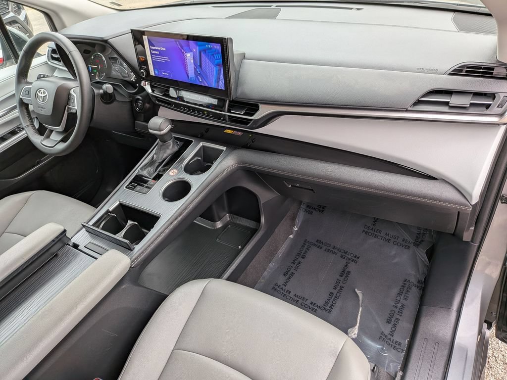 Used 2026 Toyota Sienna XLE FWD image 42