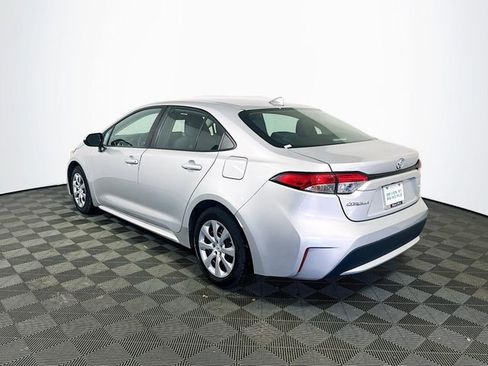 Used 2022 Toyota Corolla LE image 6