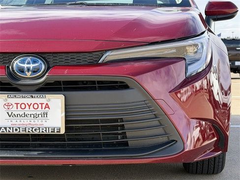 Certified 2025 Toyota Corolla LE image 9