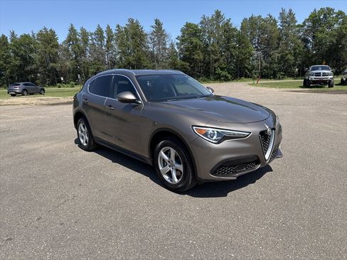 Used 2019 Alfa Romeo Stelvio RWD image 1