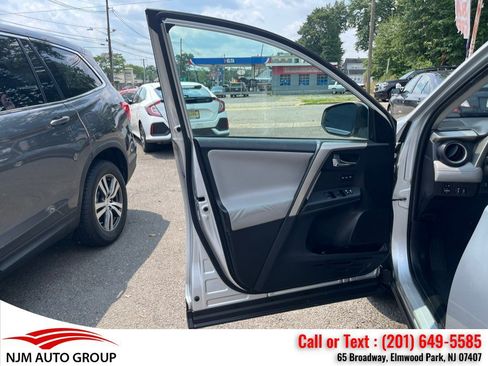 Used 2015 Toyota RAV4 Limited AWD/4WD image 17