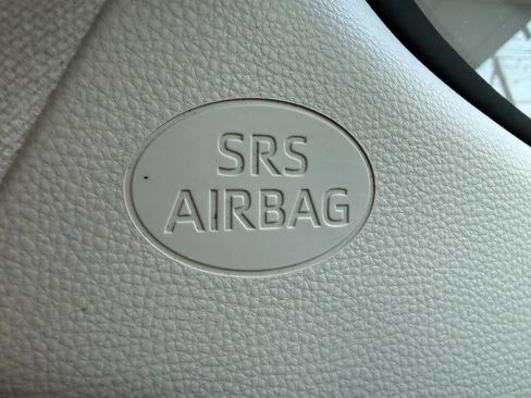 Used 2020 Toyota Corolla LE image 23