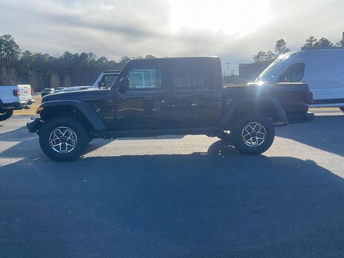 New 2025 Jeep Gladiator Rubicon image 4
