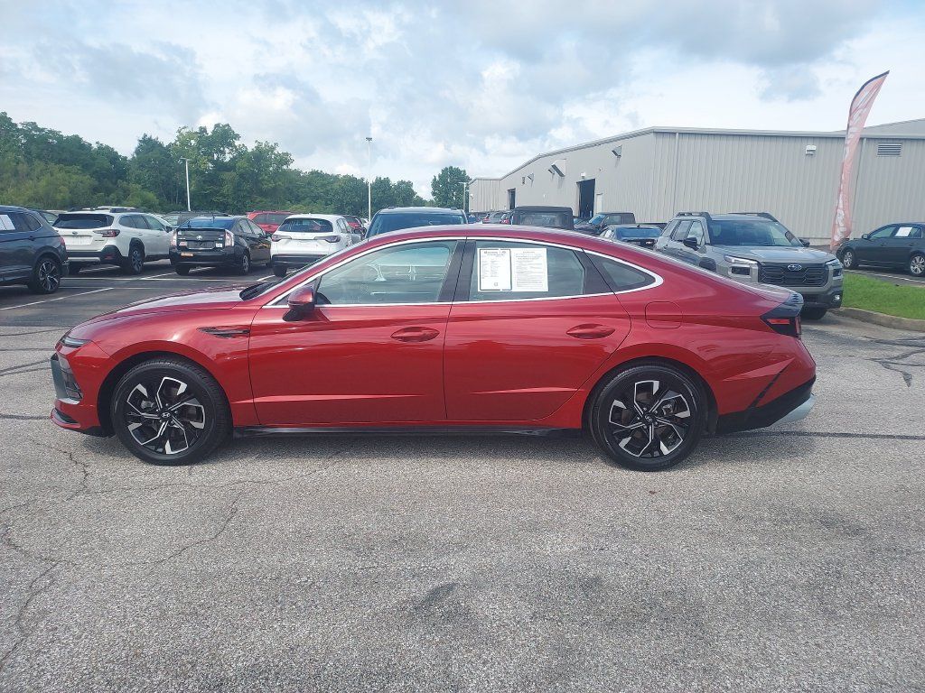 Used 2024 Hyundai Sonata SEL FWD image 2