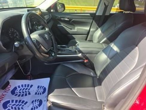 Used 2021 Toyota Highlander XLE FWD image 8