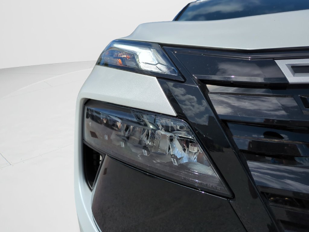 Certified 2026 Nissan Rogue SV AWD/4WD image 35