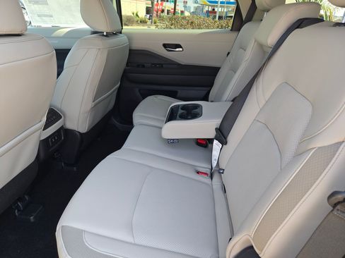 New 2026 Nissan Pathfinder SL image 12
