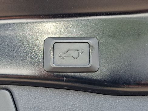 Used 2020 Toyota RAV4 XLE Premium AWD/4WD image 33