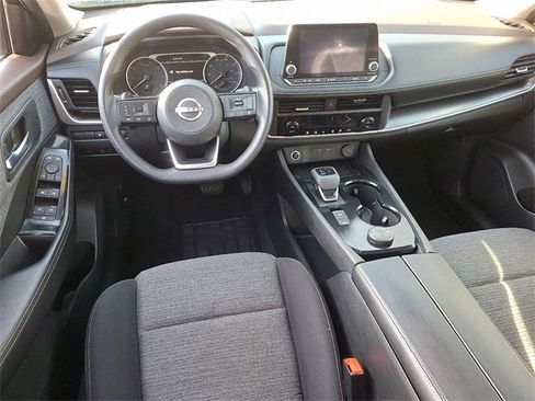Used 2023 Nissan Rogue SV image 11