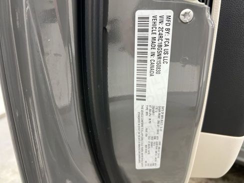 Used 2022 Chrysler Pacifica Touring-L image 28