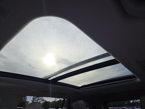 Used 2021 Toyota Highlander Platinum AWD/4WD image 3