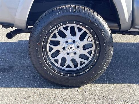 Used 2021 Toyota Tacoma TRD Sport w/ Technology Package image 7