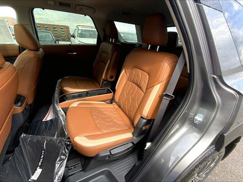 New 2026 Nissan Pathfinder Platinum w/ Cargo Package AWD/4WD image 11