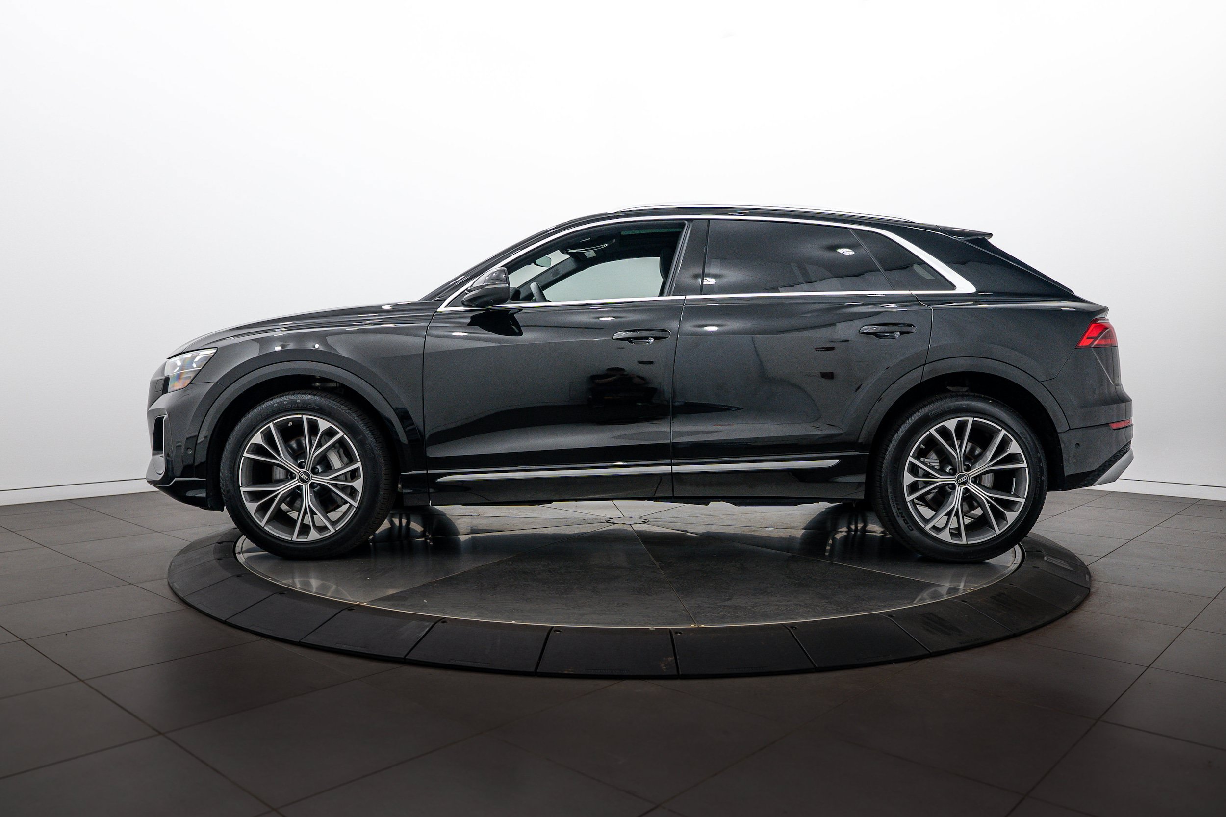 Certified 2024 Audi Q8 Prestige w/ Prestige Package AWD/4WD image 7