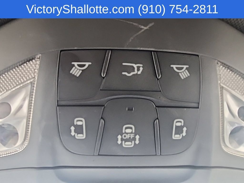 Used 2025 Chrysler Pacifica Limited FWD image 42