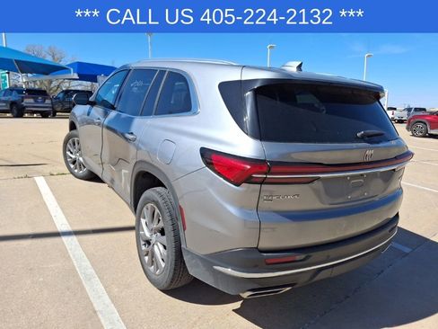 Used 2025 Buick Enclave Preferred image 17