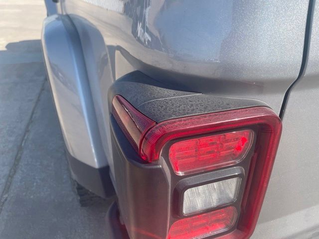 Used 2021 Jeep Gladiator Rubicon AWD/4WD image 10