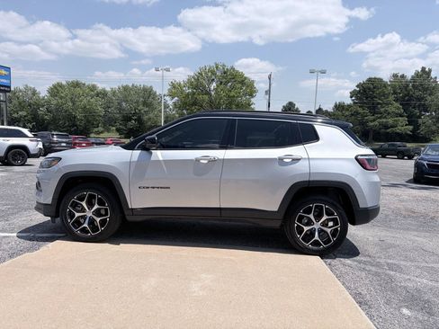 Used 2024 Jeep Compass Limited AWD/4WD image 8