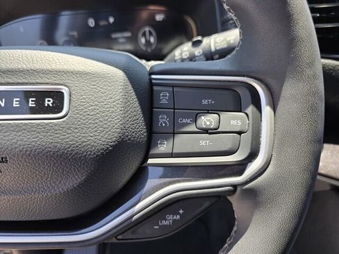 Used 2023 Jeep Wagoneer 4WD w/ Premium Group I image 23