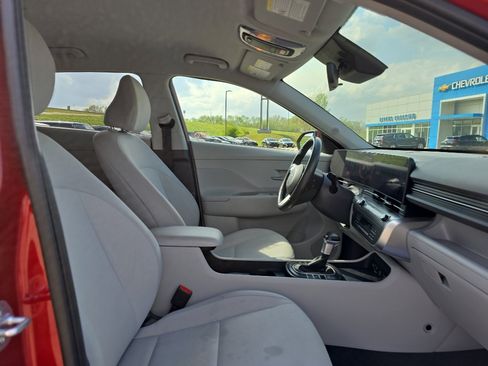 Used 2025 Hyundai Kona SEL image 13