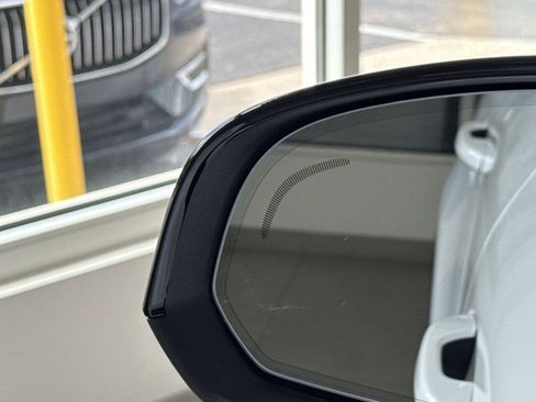 New 2026 Volvo XC40 B5 Plus w/ Protection Package Premier image 17